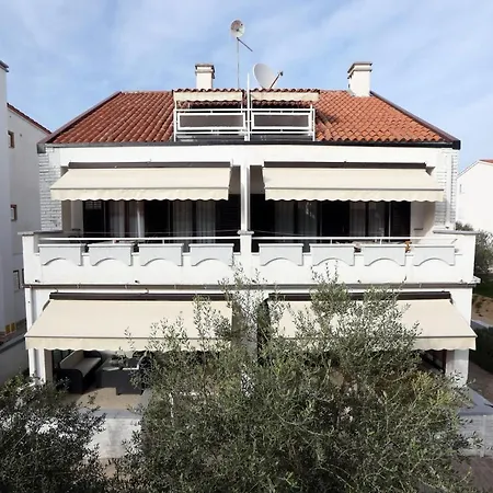 11628a Apartment *